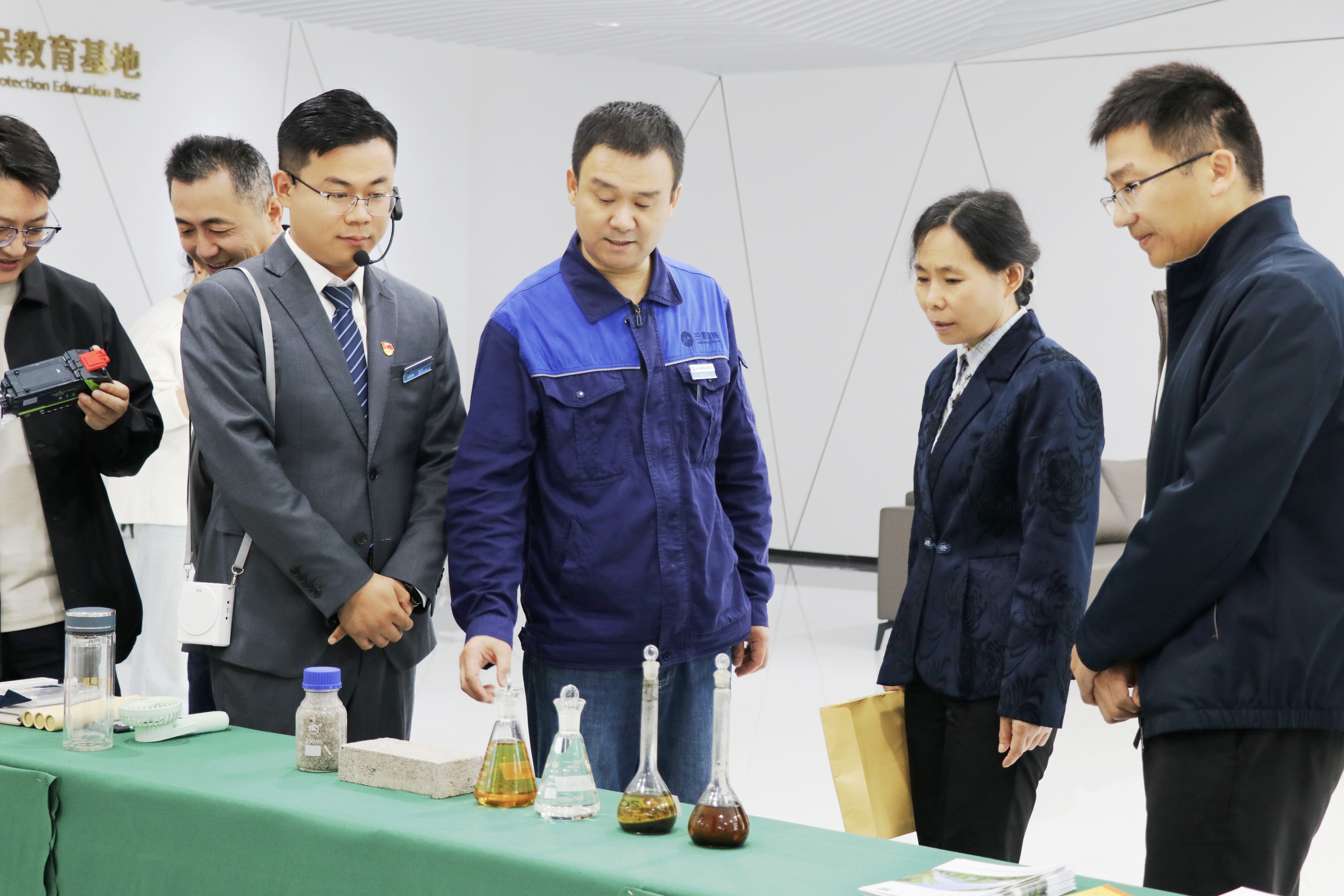 10月17日，安徽省生態(tài)環(huán)境廳調(diào)研六安三峰公司 為環(huán)保教育基地注入新動(dòng)能.jpg